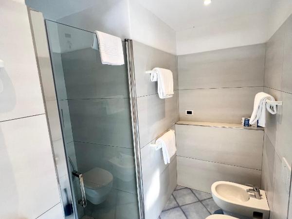 Hotel Casa Sofia : photo 7 de la chambre chambre triple de luxe avec terrasse vue sur mer