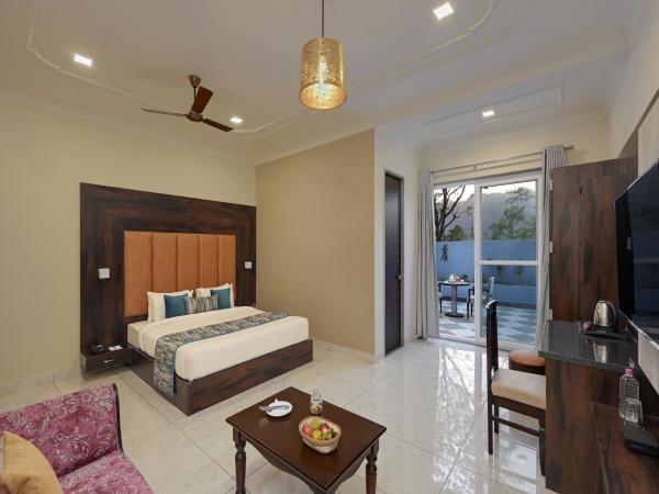 Red Tullip MD Valley Resort and Spa : photo 1 de la chambre courtyard pool view room with private balcony