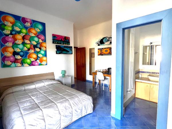 B&B Villa Regine : photo 5 de la chambre chambre double avec salle de bains privative