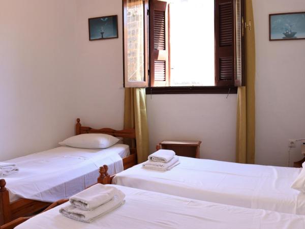 Stavros Pension : photo 8 de la chambre chambre triple