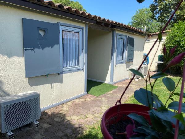 Hostellerie De La Source : photo 1 de la chambre petite chambre double avec vue sur le jardin