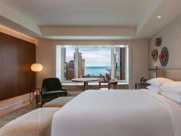 Park Hyatt Chicago : photo 3 de la chambre chambre lit king-size - vue sur lac