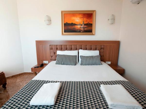 Kristal Beach Hotel : photo 5 de la chambre chambre double ou lits jumeaux - vue latérale sur mer