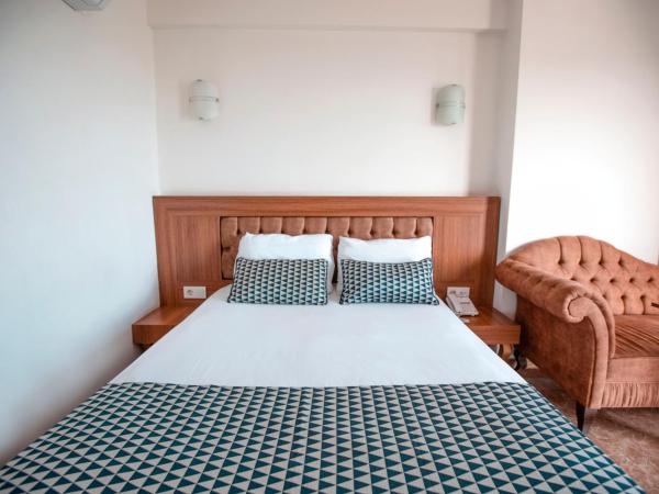 Kristal Beach Hotel : photo 1 de la chambre chambre double ou lits jumeaux - vue latérale sur mer