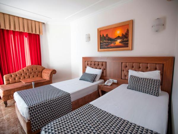 Kristal Beach Hotel : photo 7 de la chambre chambre double ou lits jumeaux - vue latérale sur mer