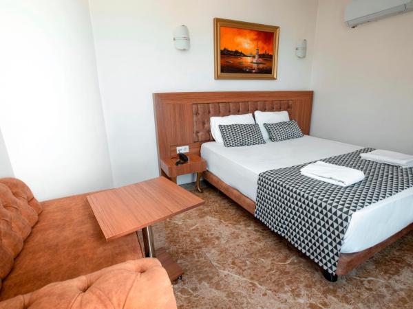 Kristal Beach Hotel : photo 4 de la chambre chambre double ou lits jumeaux - vue latérale sur mer