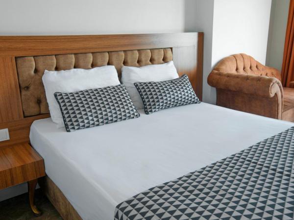 Kristal Beach Hotel : photo 6 de la chambre chambre double ou lits jumeaux - vue latérale sur mer