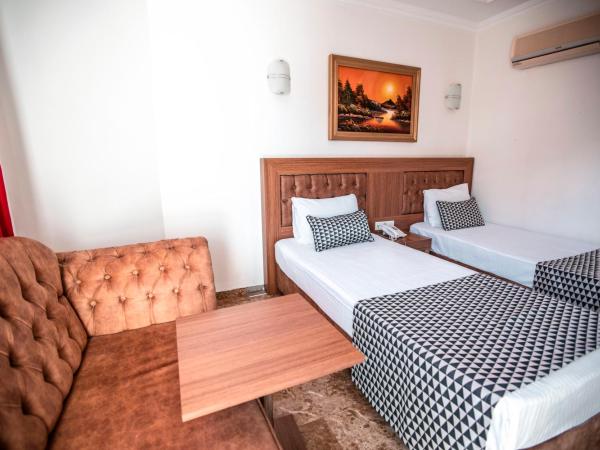 Kristal Beach Hotel : photo 10 de la chambre chambre double ou lits jumeaux - vue latérale sur mer