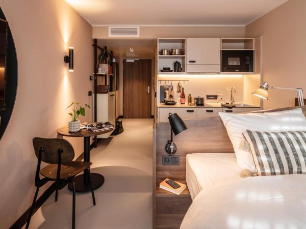 Revo Munich : photo 3 de la chambre studio work