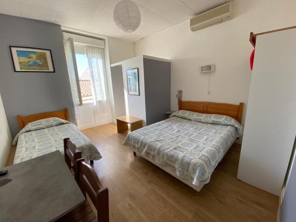 Hôtel Belle Vue d'Angleterre : photo 3 de la chambre chambre triple avec salle de bains extérieure