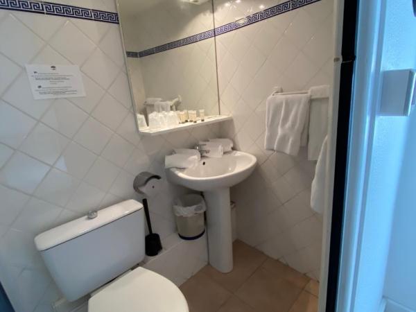 Hôtel Belle Vue d'Angleterre : photo 1 de la chambre chambre quadruple