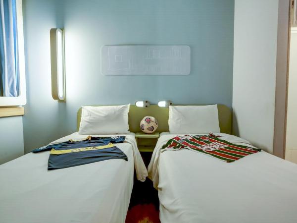 ibis budget RJ Copacabana : photo 8 de la chambre chambre lits jumeaux