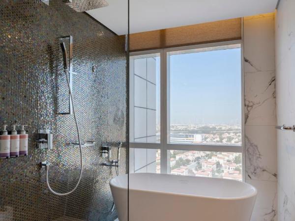 Movenpick Jumeirah Village Triangle : photo 4 de la chambre chambre lits jumeaux deluxe - vue panoramique sur ville