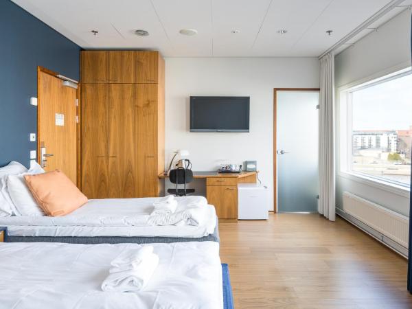 Hiisi Hotel Helsinki Jätkäsaari : photo 5 de la chambre chambre quadruple