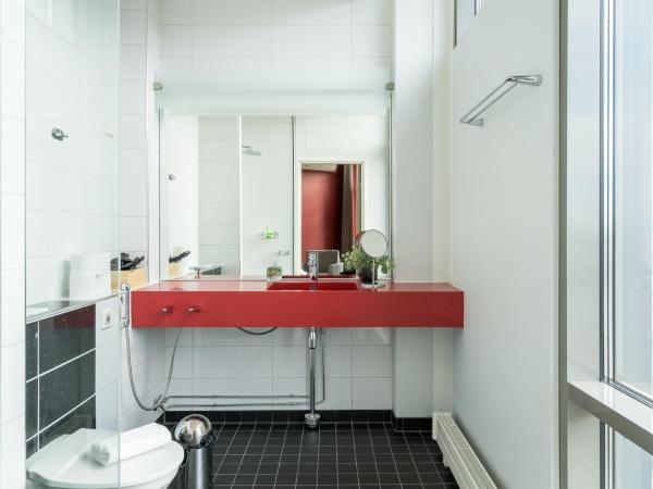 Hiisi Hotel Helsinki Jätkäsaari : photo 8 de la chambre chambre quadruple standard