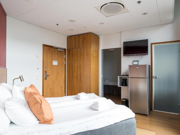 Hiisi Hotel Helsinki Jätkäsaari : photo 9 de la chambre chambre quadruple standard