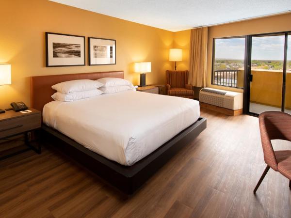 Hotel Albuquerque At Old Town : photo 1 de la chambre chambre lit king-size avec balcon