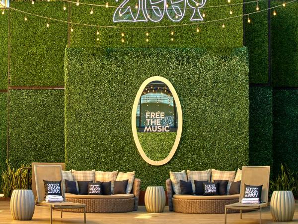 Hotel Ziggy Los Angeles : photo 4 de la chambre hébergement 2 lits doubles avec accès direct à la piscine