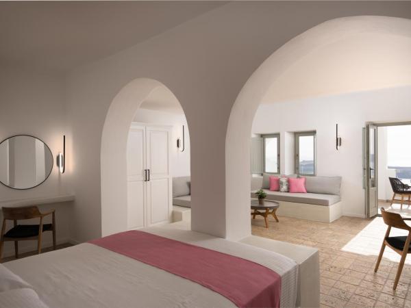 Asha Luxury Suites : photo 5 de la chambre suite matter avec bain à remous extérieur - vue sur caldeira