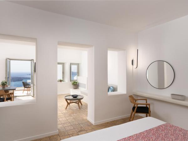 Asha Luxury Suites : photo 4 de la chambre suite aether avec bain à remous extérieur - vue sur caldeira