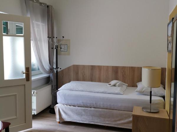 Bölsche Hotel : photo 7 de la chambre chambre lits jumeaux pour personnes à mobilité réduite