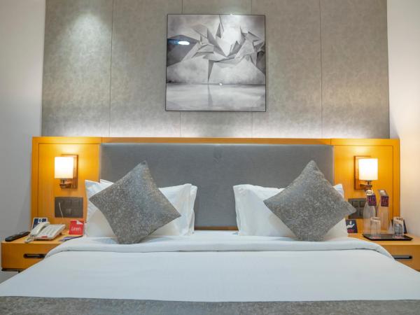 Zip By Spree Hotels Chakan : photo 3 de la chambre chambre lit king-size