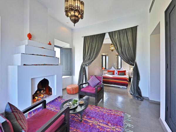 DAR NOUJOUM : photo 1 de la chambre chambre lit king-size - vue sur piscine 