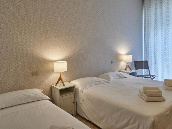 Hotel Spring : photo 4 de la chambre chambre triple avec balcon