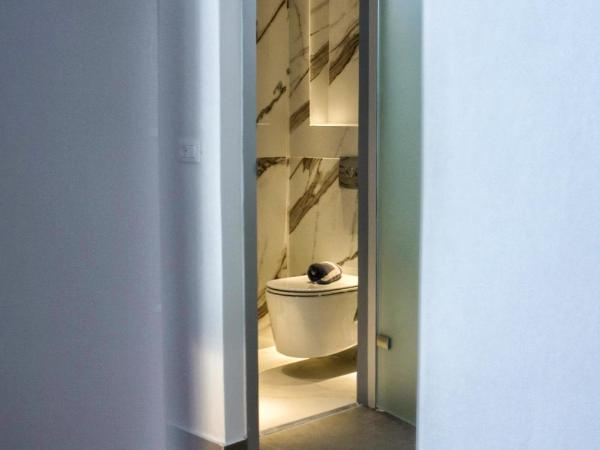 Villa Galaxy Santorini : photo 4 de la chambre suite supérieure avec bain à remous extérieur