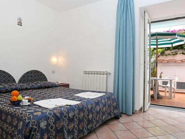 Hotel Residence S.Angelo : photo 2 de la chambre chambre double ou lits jumeaux - vue sur jardin