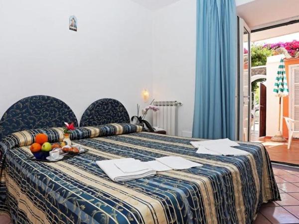 Hotel Residence S.Angelo : photo 7 de la chambre chambre double ou lits jumeaux - vue sur jardin