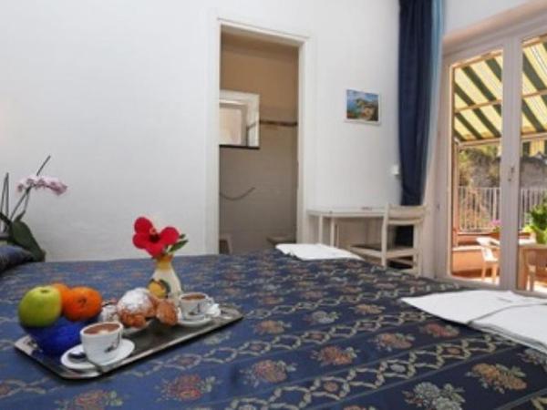 Hotel Residence S.Angelo : photo 1 de la chambre chambre double ou lits jumeaux avec balcon