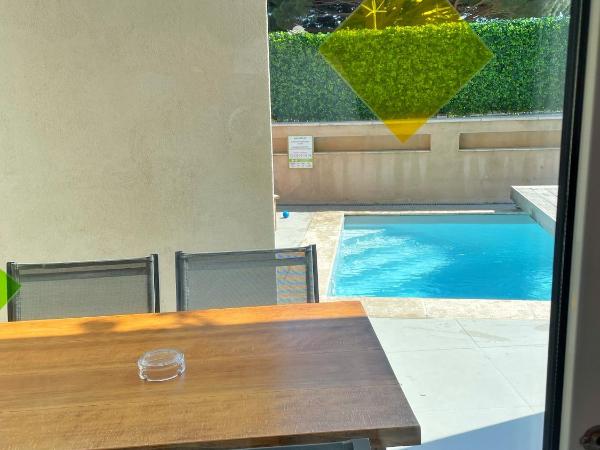 Hôtel Beau Soleil : photo 4 de la chambre suite junior - vue sur piscine