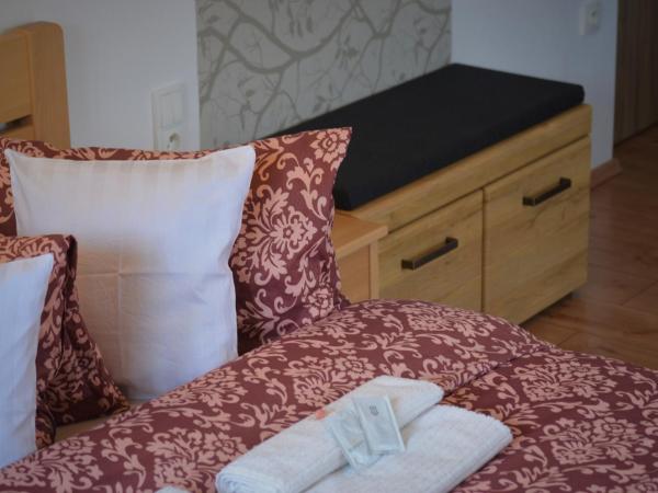 Pension Vyhlídka : photo 4 de la chambre chambre double avec balcon