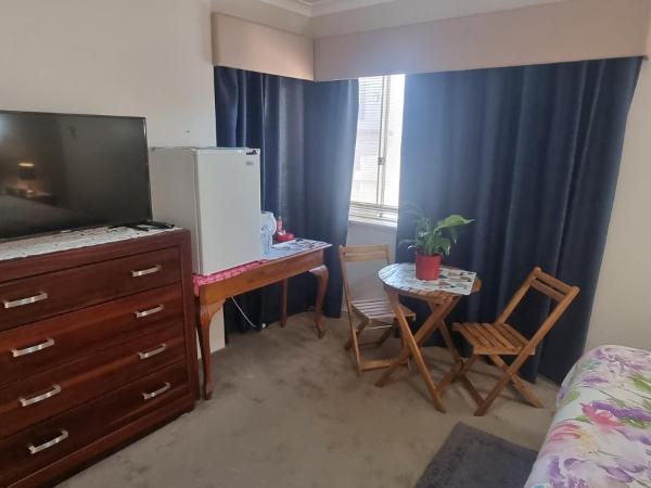 Joondalup Guest House : photo 3 de la chambre suite deluxe avec lit king-size