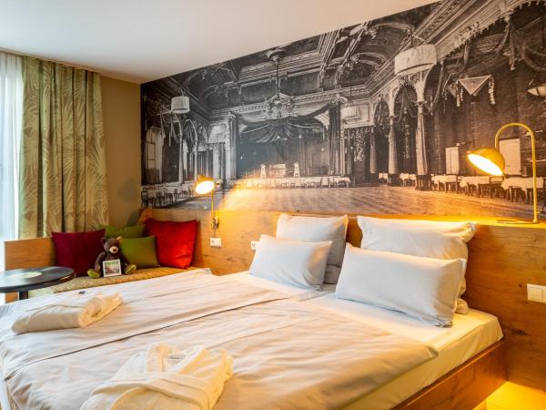 mightyTwice Hotel Dresden : photo 5 de la chambre doppelzimmer „mighty“ mit kaffeemaschine und ruhiger lage