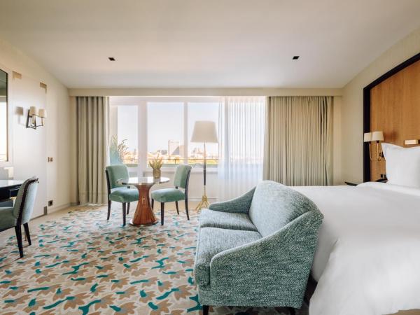 Four Seasons Hotel Ritz Lisbon : photo 2 de la chambre hébergement almada negreiros