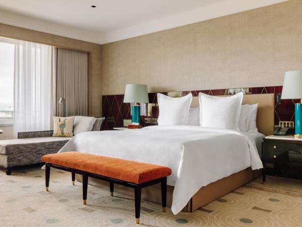 Four Seasons Hotel Ritz Lisbon : photo 1 de la chambre chambre lit king-size de luxe - vue sur parc