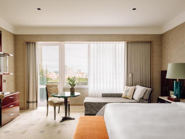Four Seasons Hotel Ritz Lisbon : photo 3 de la chambre chambre lit king-size de luxe - vue sur parc