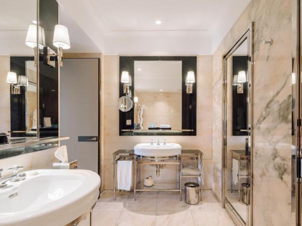 Four Seasons Hotel Ritz Lisbon : photo 4 de la chambre chambre lit king-size de luxe - vue sur parc