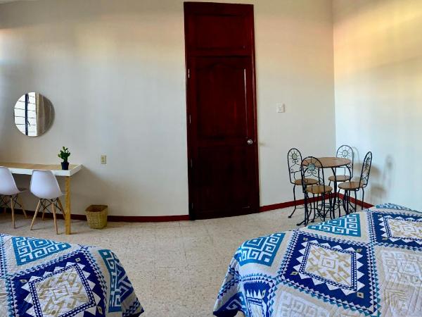 CASA CEMPOAL : photo 6 de la chambre chambre quadruple avec salle de bains commune