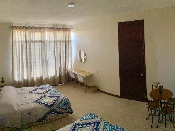 CASA CEMPOAL : photo 8 de la chambre chambre quadruple avec salle de bains commune