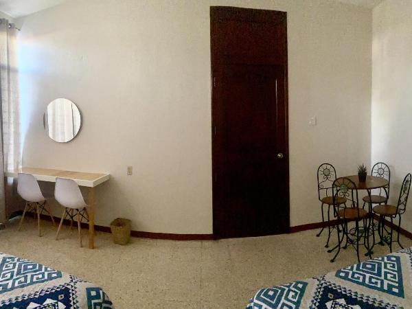 CASA CEMPOAL : photo 9 de la chambre chambre quadruple avec salle de bains commune