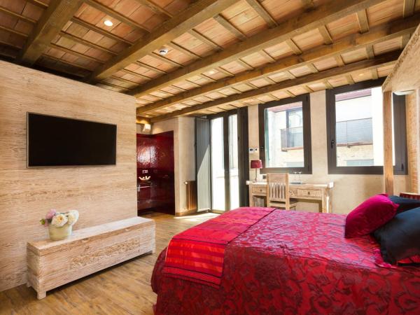 Hotel Històric : photo 3 de la chambre chambre double rouge