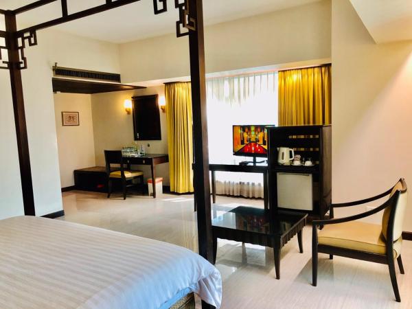 Indra Regent Hotel : photo 3 de la chambre suite familiale