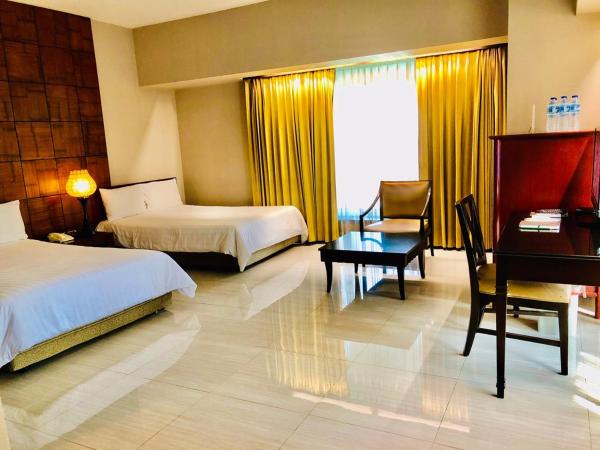 Indra Regent Hotel : photo 5 de la chambre suite familiale