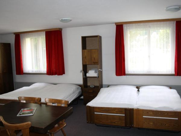 Hostel Casa Franco : photo 4 de la chambre chambre quintuple avec salle de bains commune