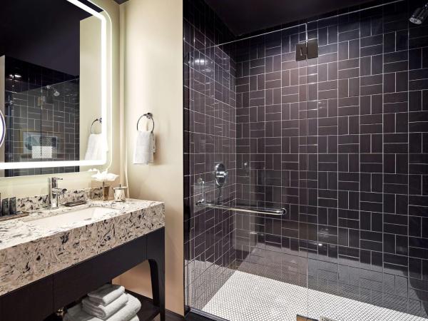 Hyatt Centric Sacramento Downtown : photo 7 de la chambre suite lit king-size avec vue