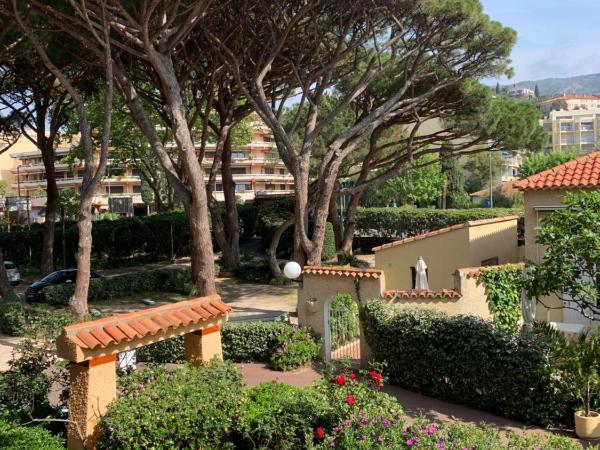 Hôtel Beau Rivage : photo 7 de la chambre chambre familiale avec vue sur le parc