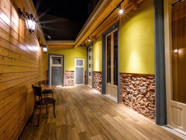 The Yard Hostel : photo 3 de la chambre chambre double avec salle de bains privative